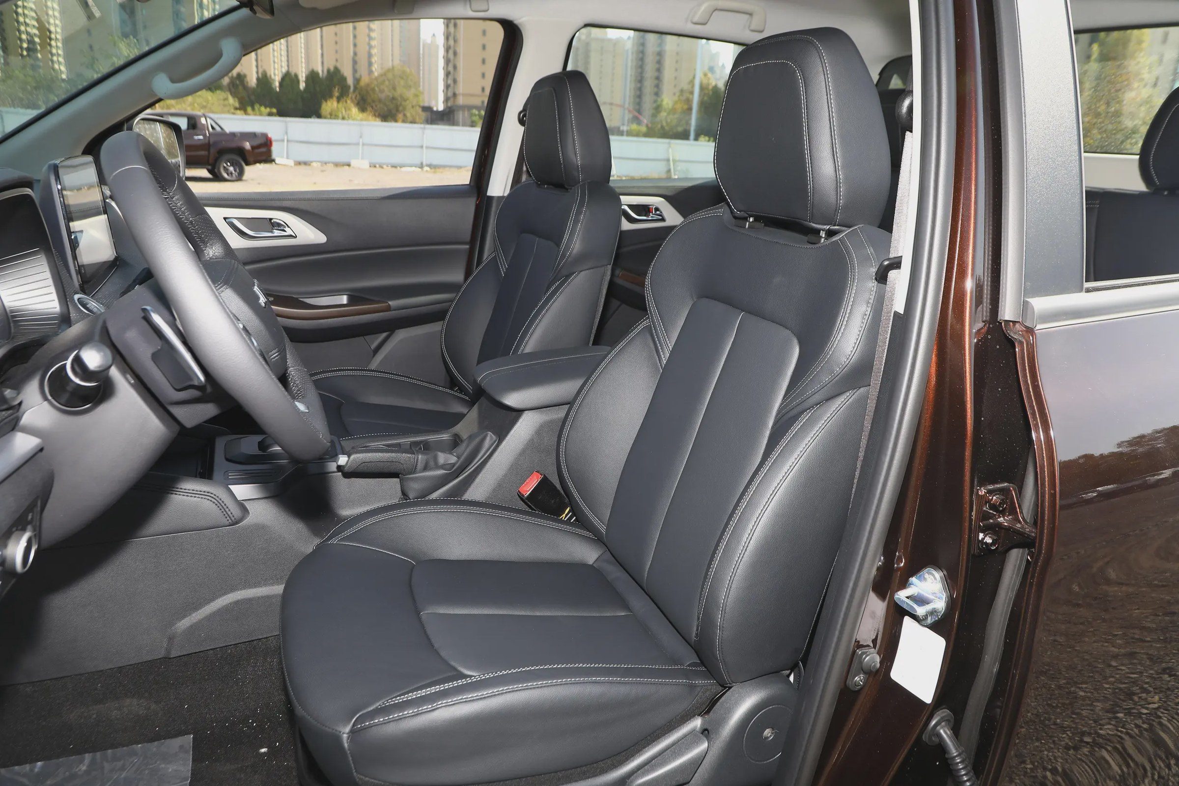 Modèle 2022, 2.0T diesel automatique, 4x4, version confort, empattement standard