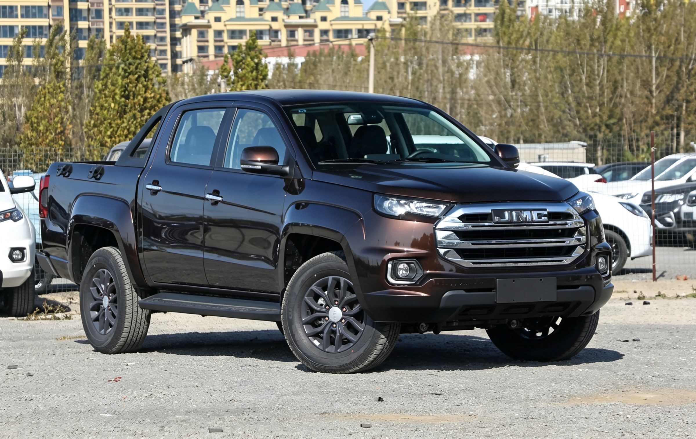 Modèle 2022, 2.0T diesel automatique, 4x4, version confort, empattement standard