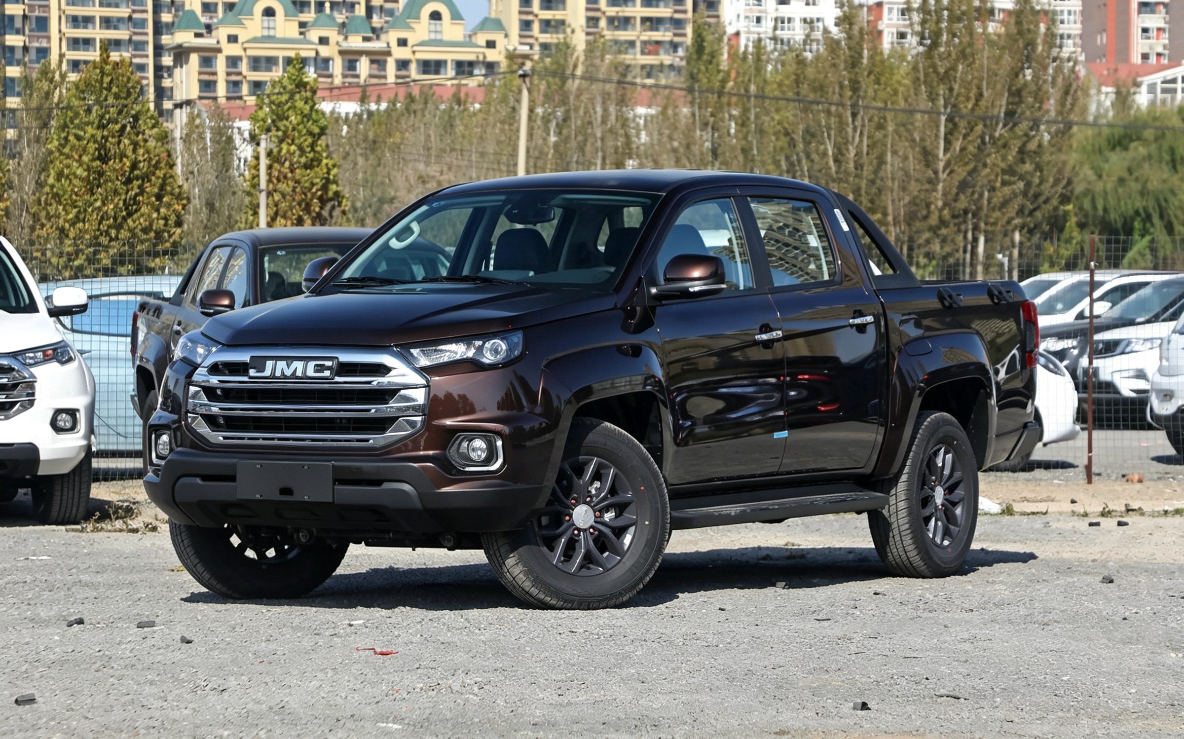 Modèle 2022, 2.0T diesel automatique, 4x4, version confort, empattement standard